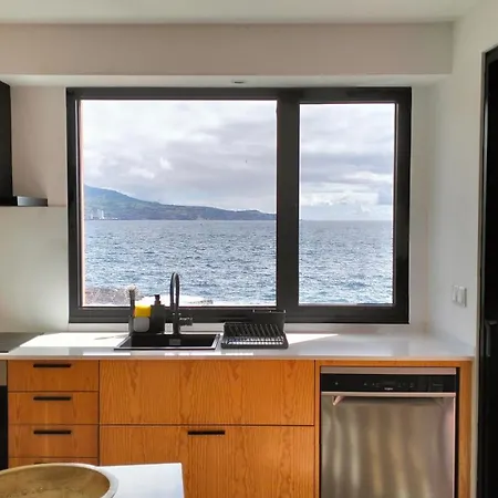 Terreiro Ocean House - Unique Seaside Escape Semesterbostad