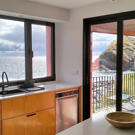 Terreiro Ocean House - Unique Seaside Escape Semesterbostad *